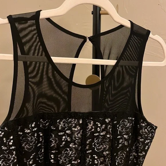 🛍️Forever 21 Black Lace Overlay Dress Size Small - Picture 3 of 9